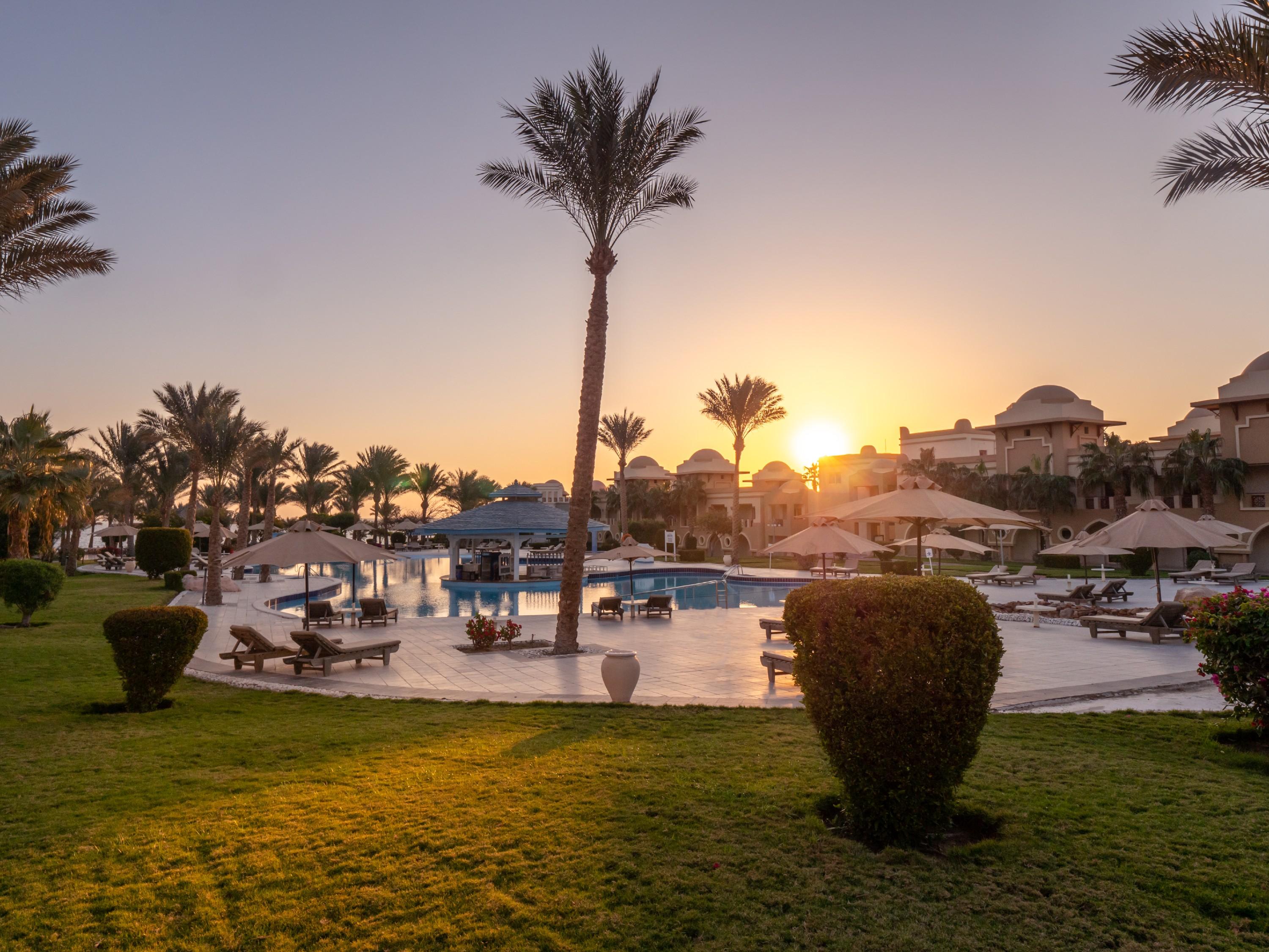 Serenity Alpha Beach - Ex Serenity Makadi Beach Zewnętrze zdjęcie Sunset at the Hilton Sharm El Sheikh